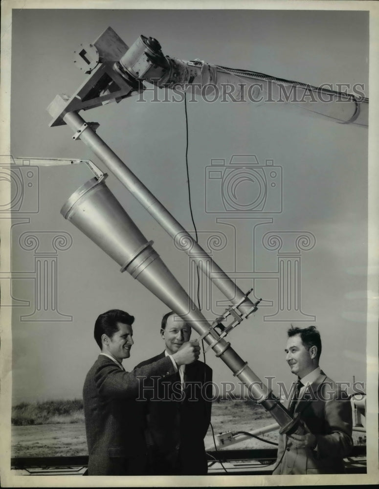 Load image into Gallery viewer, 1969 Press Photo Engr working on Intelsat F. Taormina, J.Gillet, F. Del Prete
