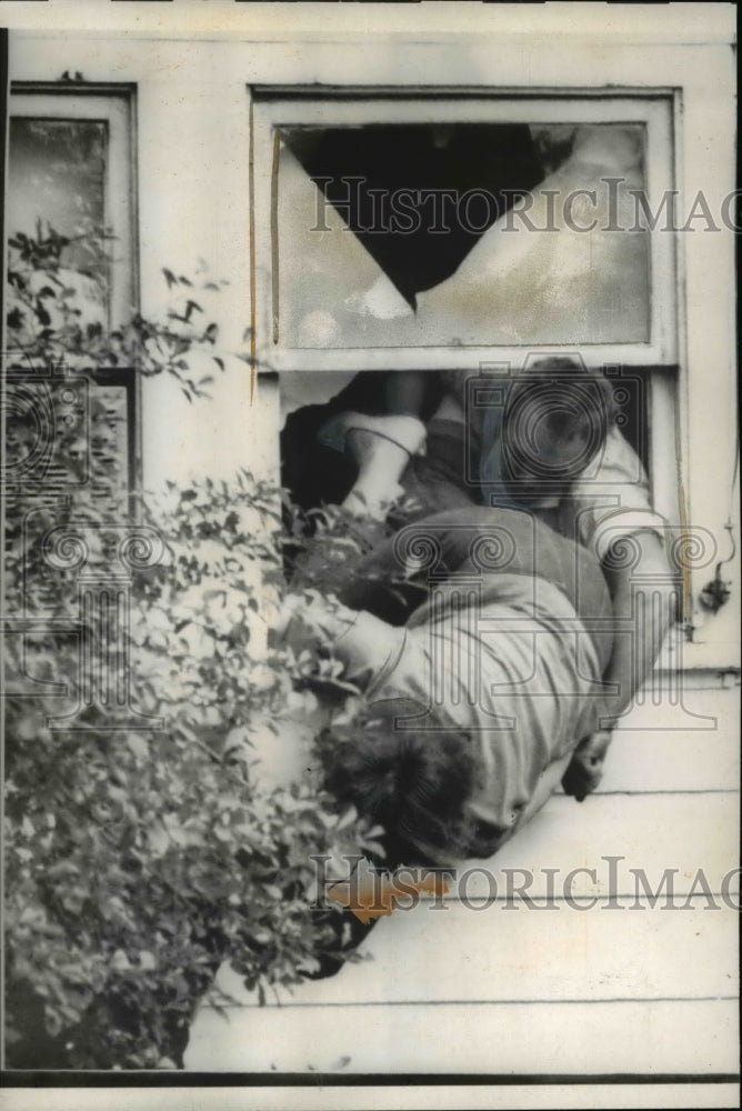 1959 Press Photo Mr. and Mrs Darter held hostage by killer Frank Windsor