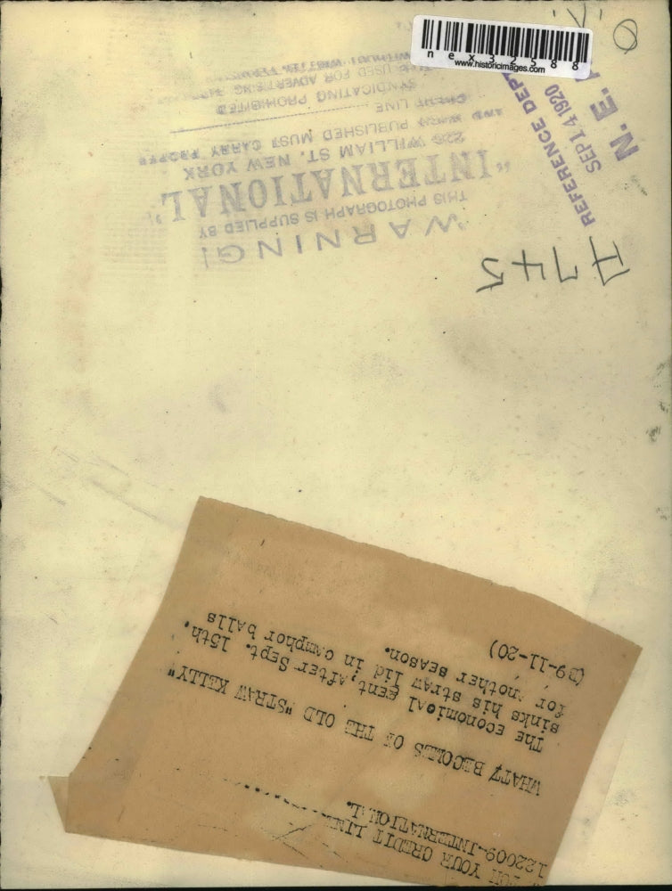 1920 Press Photo Economical man sunk his straw lid in camphor balls