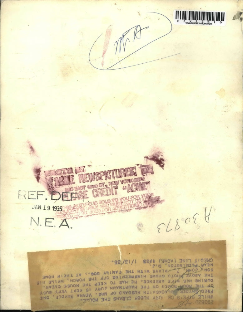 1935 Press Photo Fred Snyder, blacksmith in charged of the house keeping