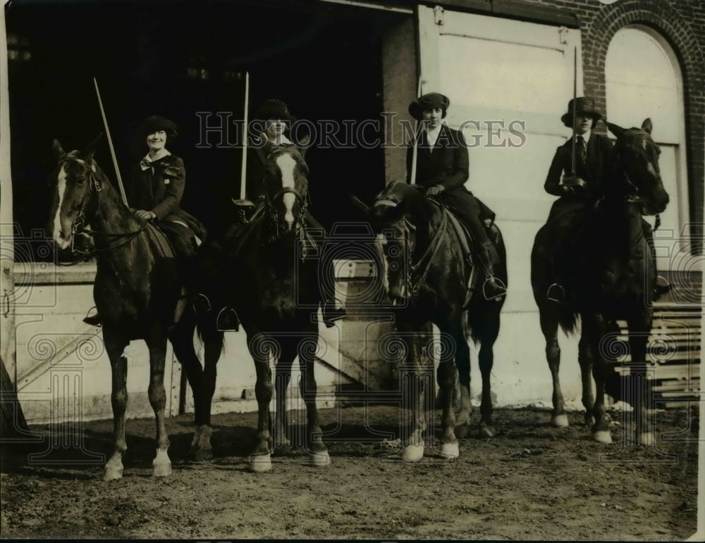 1922 Press Photo A squad of society "Battalion of Death" prepare for circus