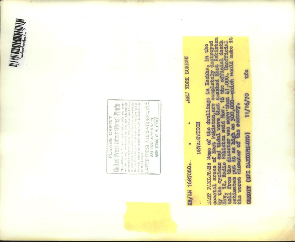 1970 Press Photo East Pakistan dwellins in Kachha smashed by cyclone