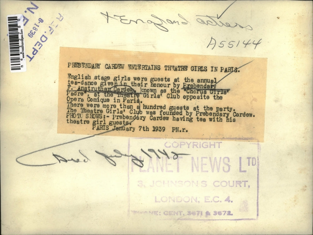 1939 Press Photo English stage girls & Prebender Anstruthen Cardew in Paris