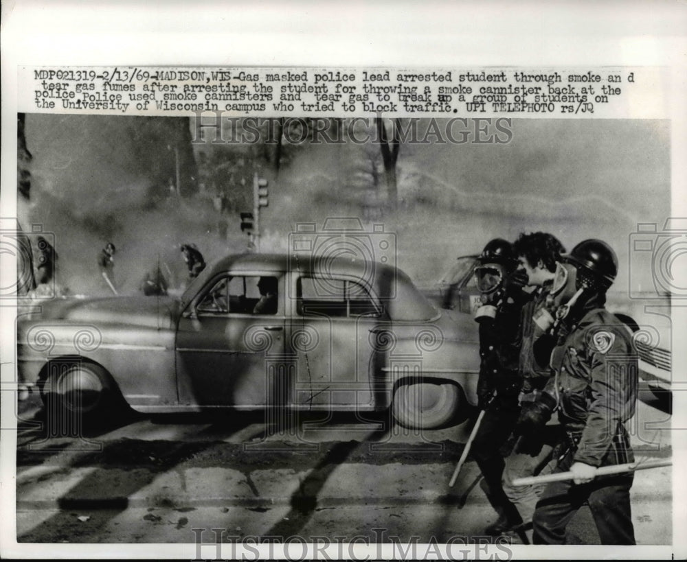 1968 Press Photo National Guard with protestors University of Wisconsin