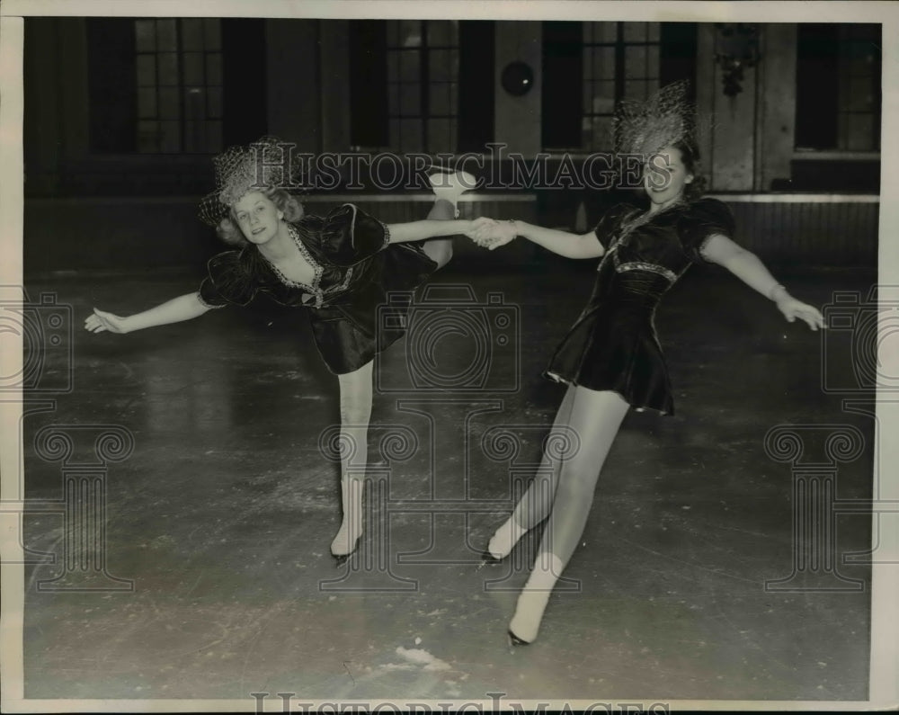 1940 Press Photo Phebe Tucker and Nancy Beadelston of Skating Club of New York