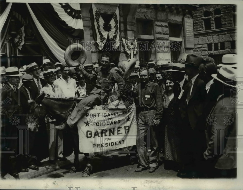 1932 Press Photo Orville Schuetz Riding Democratic Donkey for Garner - nex33074
