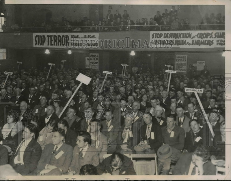 Load image into Gallery viewer, 1939 Press Photo Farm Striking Crow at Farmers 2nd National Conference
