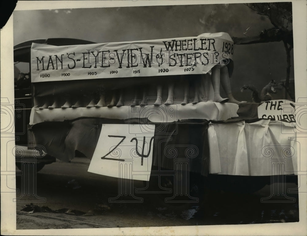 1928 Press Photo Float of Evolution of Co-Eds at University - nex33175