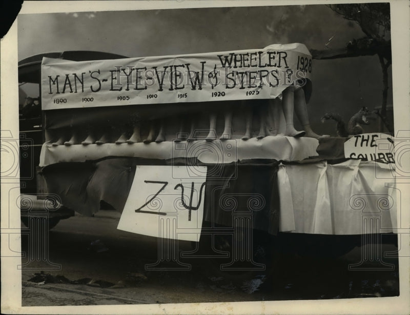 Load image into Gallery viewer, 1928 Press Photo Float of Evolution of Co-Eds at University - nex33175
