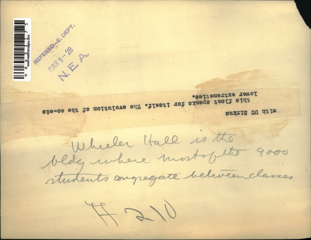 1928 Press Photo Float of Evolution of Co-Eds at University - nex33175