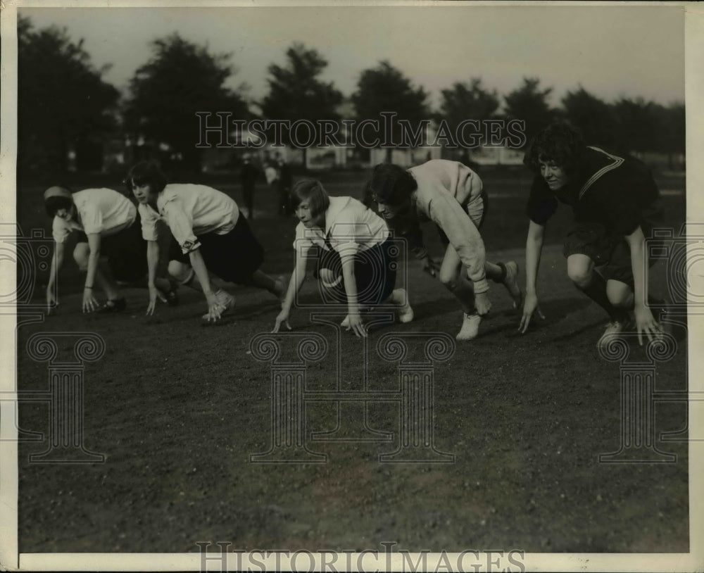 1925 Press Photo Swimming Girls at Boston Swimming Club Practicing 80 Yard Dash
