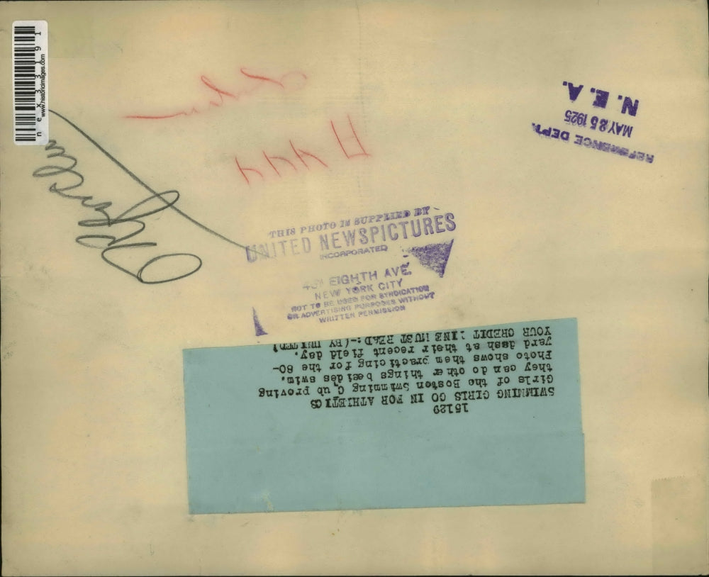 1925 Press Photo Swimming Girls at Boston Swimming Club Practicing 80 Yard Dash