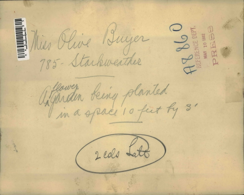 1932 Press Photo Miss Olive Buyer's Flower Garden 10 Feet by 3 Feet