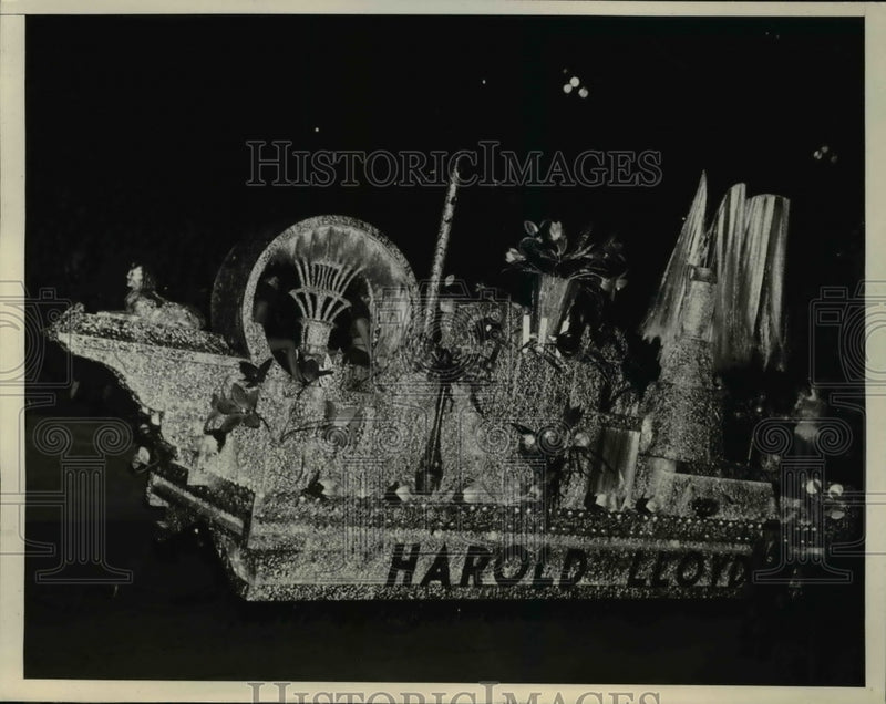 Load image into Gallery viewer, 1938 Press Photo Shriners 3 Day Convention Closes Electrical Pageant
