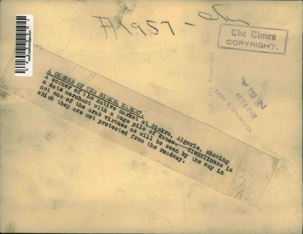 1929 Press Photo Native Market at Biskra Algeria Huge Pile of Dates