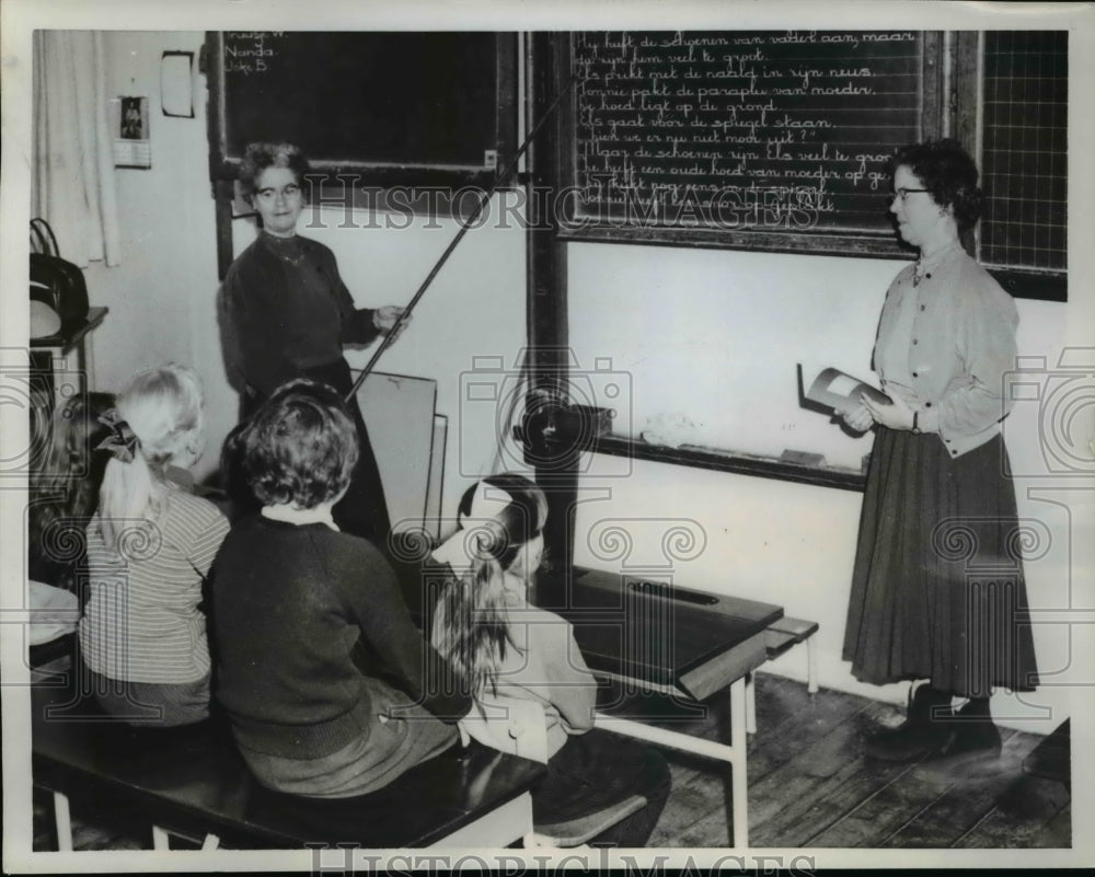 1960 Press Photo School Teacher Twins A J M Unkraut St Johanna School Amsterdam