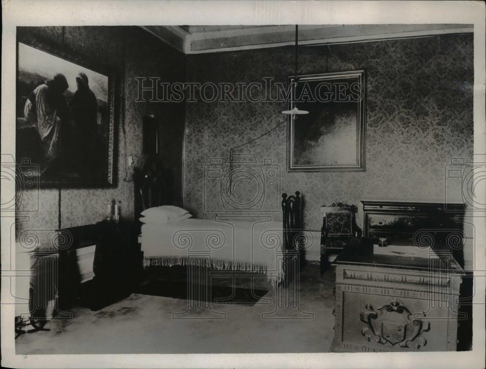 1937 Press Photo Simple Room in Vatican City Which the Pope Resides In