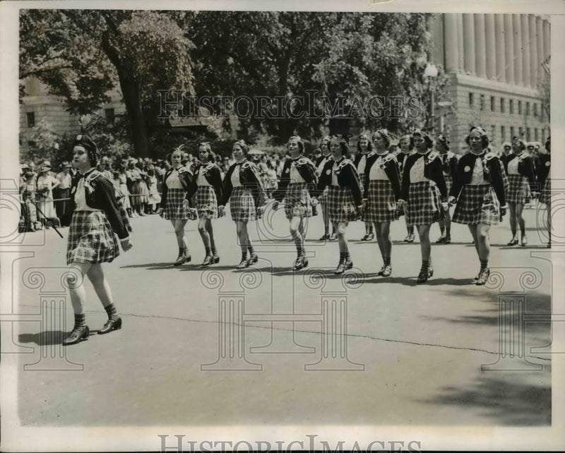 Load image into Gallery viewer, 1938 Press Photo Drill Teams from Reading Penn Parade in Washington DC
