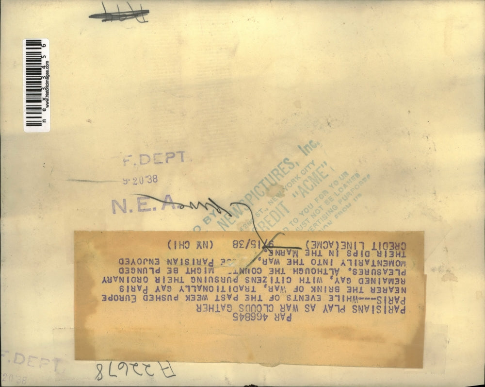 1938 Press Photo Parisians Play Swimming in the Marne As War Cloud Gathers