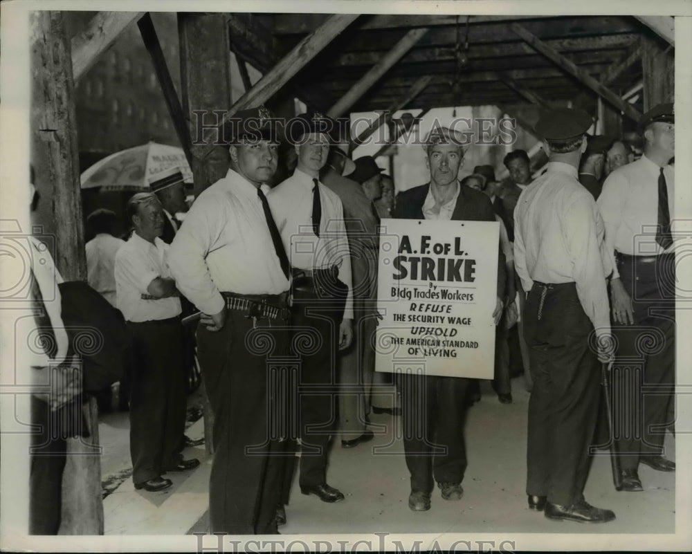 1935 Press Photo Strikers Picket Astor Low Rent Housing Project NYC