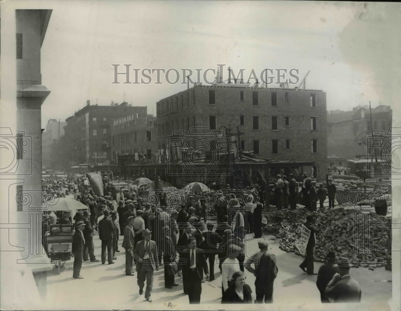 Load image into Gallery viewer, 1935 Press Photo WPA Workers Demonstrating at Astor Housing Project
