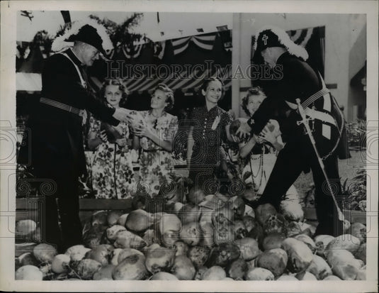 1937 Press Photo Knights Temple Members Form All Over Country Annual Convention