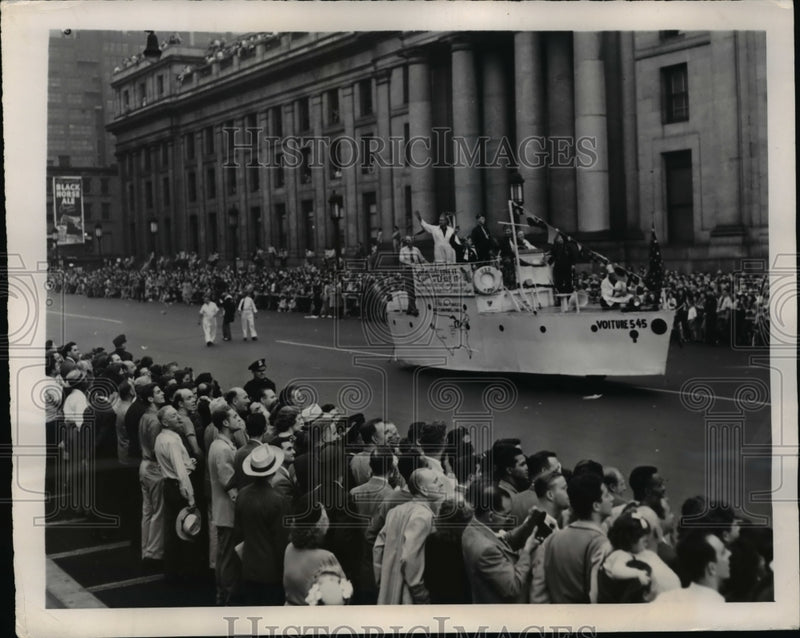 Load image into Gallery viewer, 1947 Press Photo Forty and Eight Society in American Legion Parade New York
