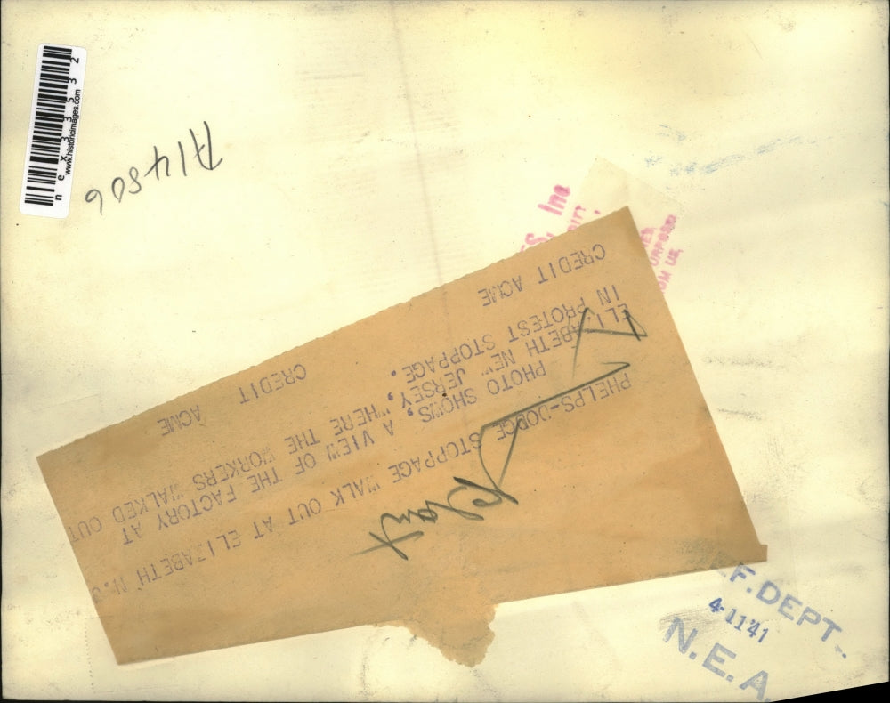 1941 Press Photo Factory at Elizabeth NJ Workers Walked Out in Protest