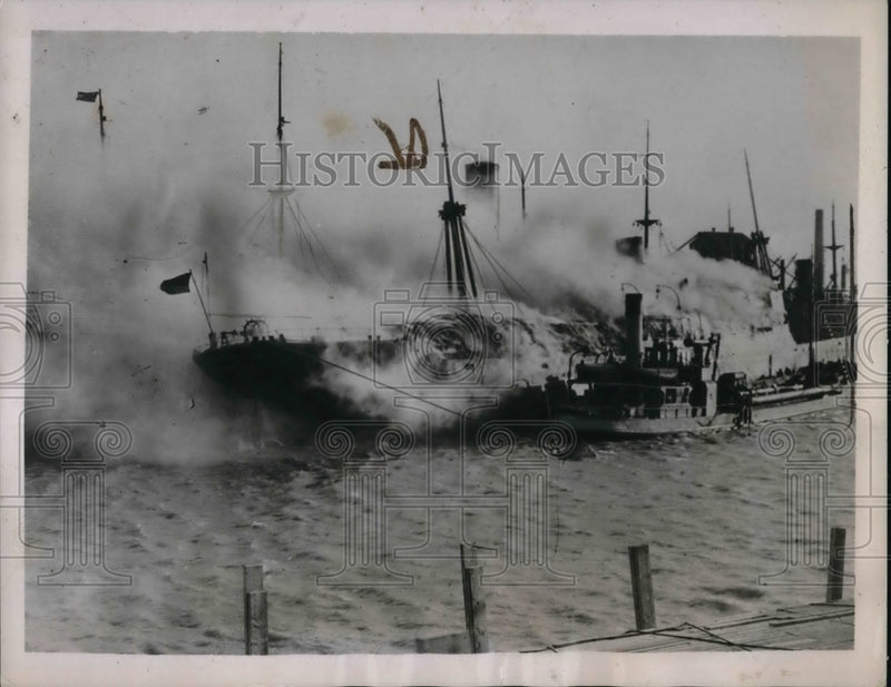 Load image into Gallery viewer, 1945 Press Photo Spanish Steamer Burns In Stalbridge Dock Garston Liverpool
