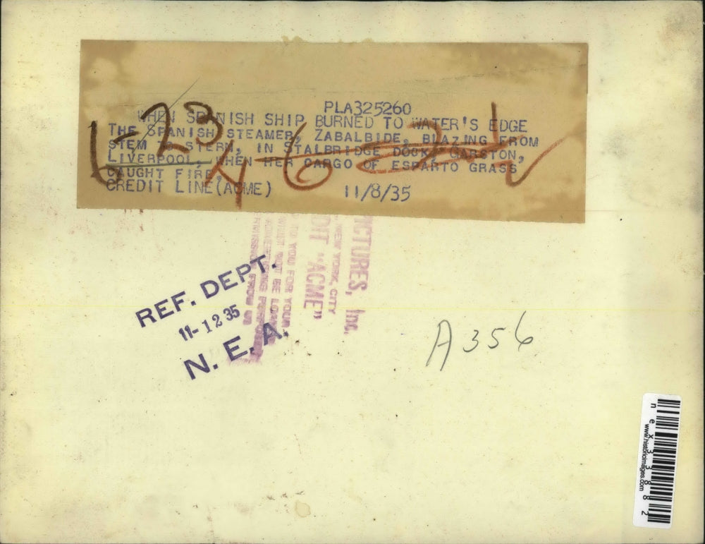 1945 Press Photo Spanish Steamer Burns In Stalbridge Dock Garston Liverpool