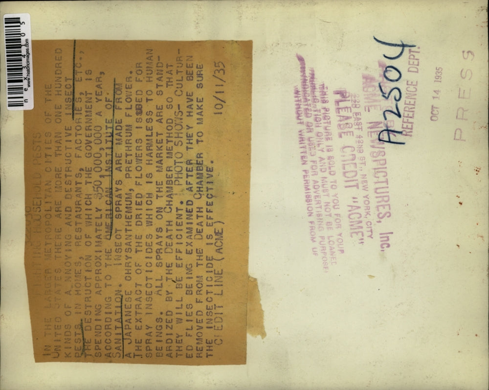 1935 Press Photo American Institute of Sanitation tests on insects of pesticides