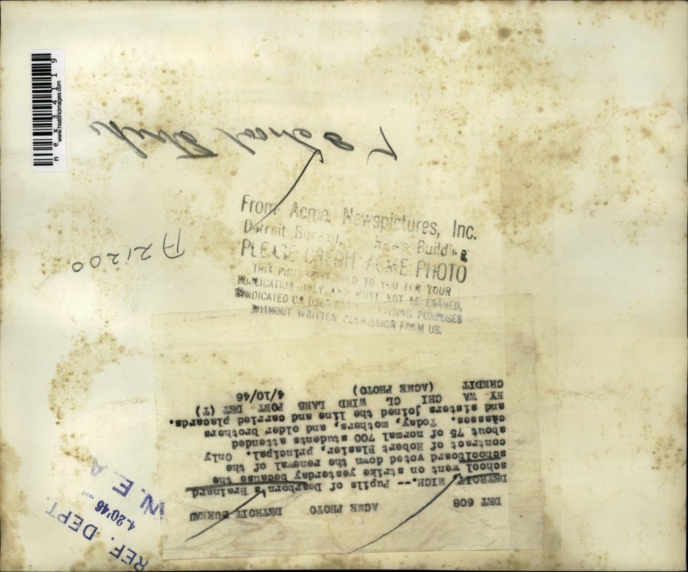 1946 Press Photo Pupils & parents of Dearbon's Brainyard school on strike