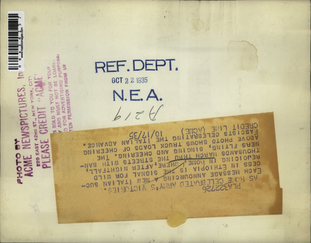 1935 Press Photo Trucks load of cheering fascists, celebrating Italian advance