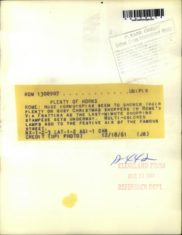1961 Press Photo Rome Italy Cornucopias for Christmas decorations