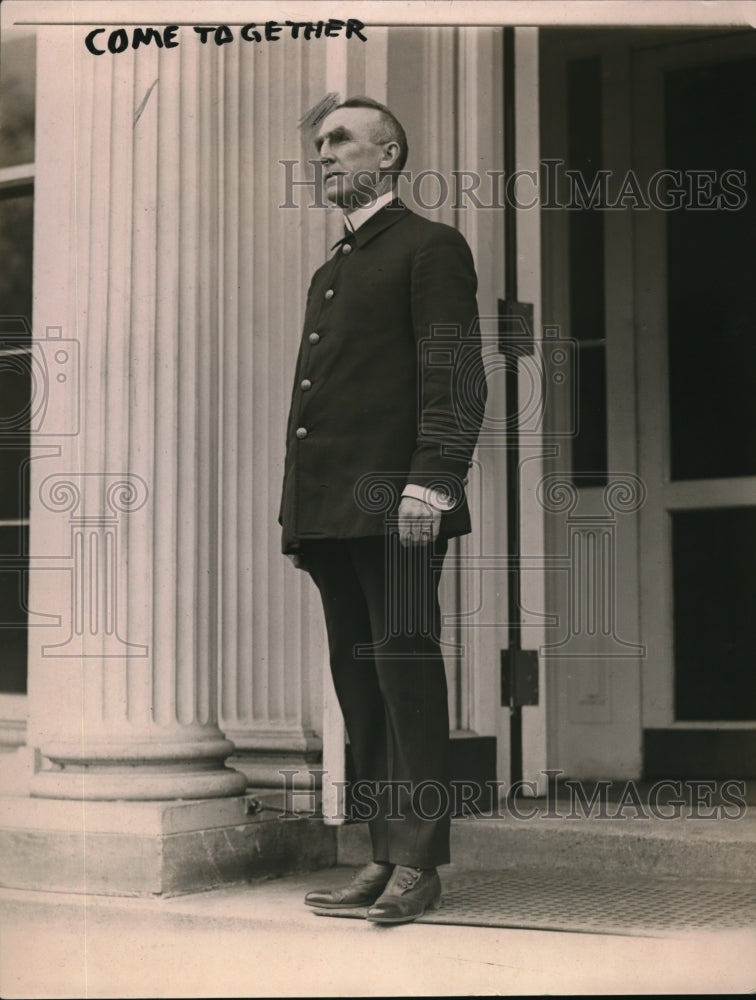 1920 Press Photo Frank B. Kelly, doorkeeper at Executive Offices in the White