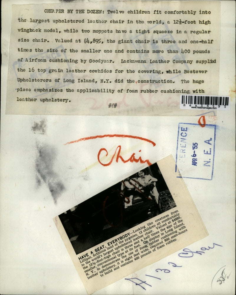 1955 Press Photo Twelve Children Fit Largest Upholstered Leather Chair