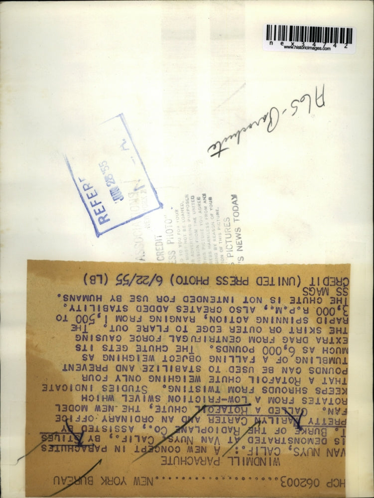 1955 Press Photo New concept in parachutes is demonstrated by Stiles Burke