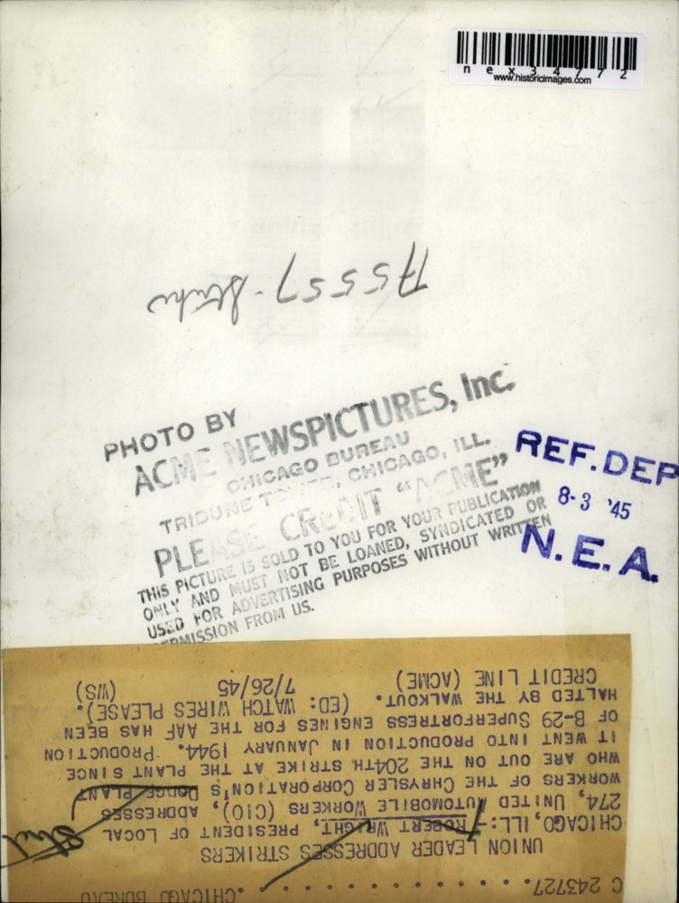 1945 Press Photo Robert Wright Union Leader Addresses Strikers