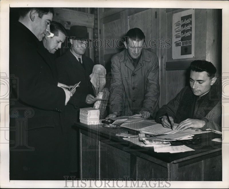 Load image into Gallery viewer, 1948 Press Photo Froge Ouviere French Labor Union Office Registering Members
