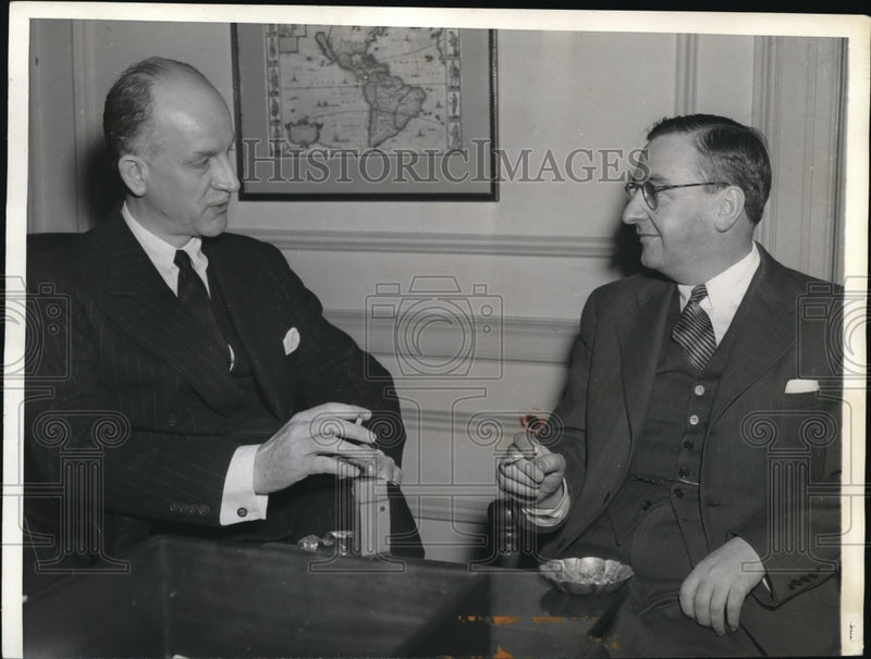 Load image into Gallery viewer, 1943 Press Photo Amb. Rodolfo Michels (R) and Usec. Sumner Welles

