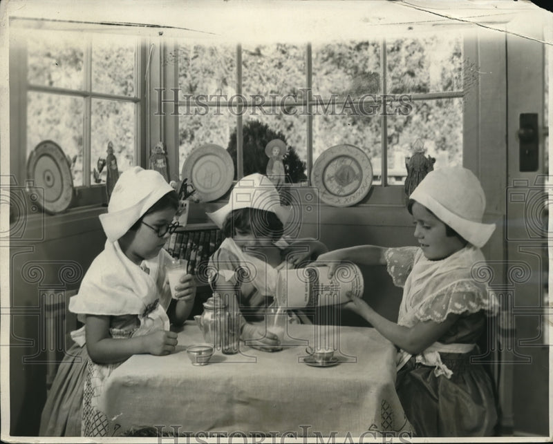 Load image into Gallery viewer, 1931 Press Photo Children of the Martha Dell Phelps Play-Way School

