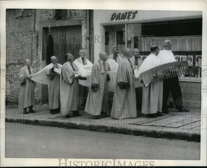 Load image into Gallery viewer, 1961 Press Photo Dashing Bald Frenchmen outside Dames hairdressing shop
