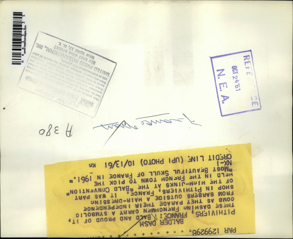 1961 Press Photo Dashing Bald Frenchmen outside Dames hairdressing shop