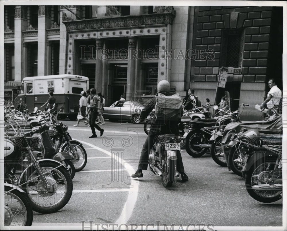 1969 Press Photo Young execs on motorcycle transport in NYC