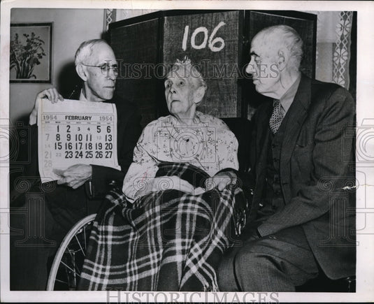 1954 Press Photo Patchigue NY Mrs Georgina Hawkins age 106, son Ralphm Eugene
