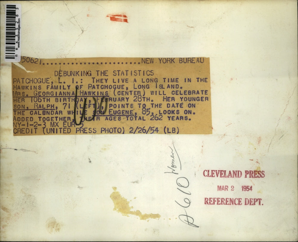 1954 Press Photo Patchigue NY Mrs Georgina Hawkins age 106, son Ralphm Eugene