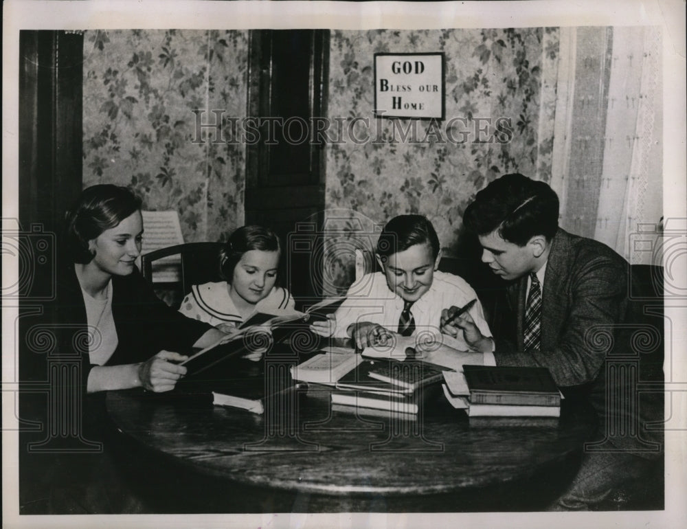 1936 Press Photo Anna, Sophie & Domnic Opielouski under reform school sentence