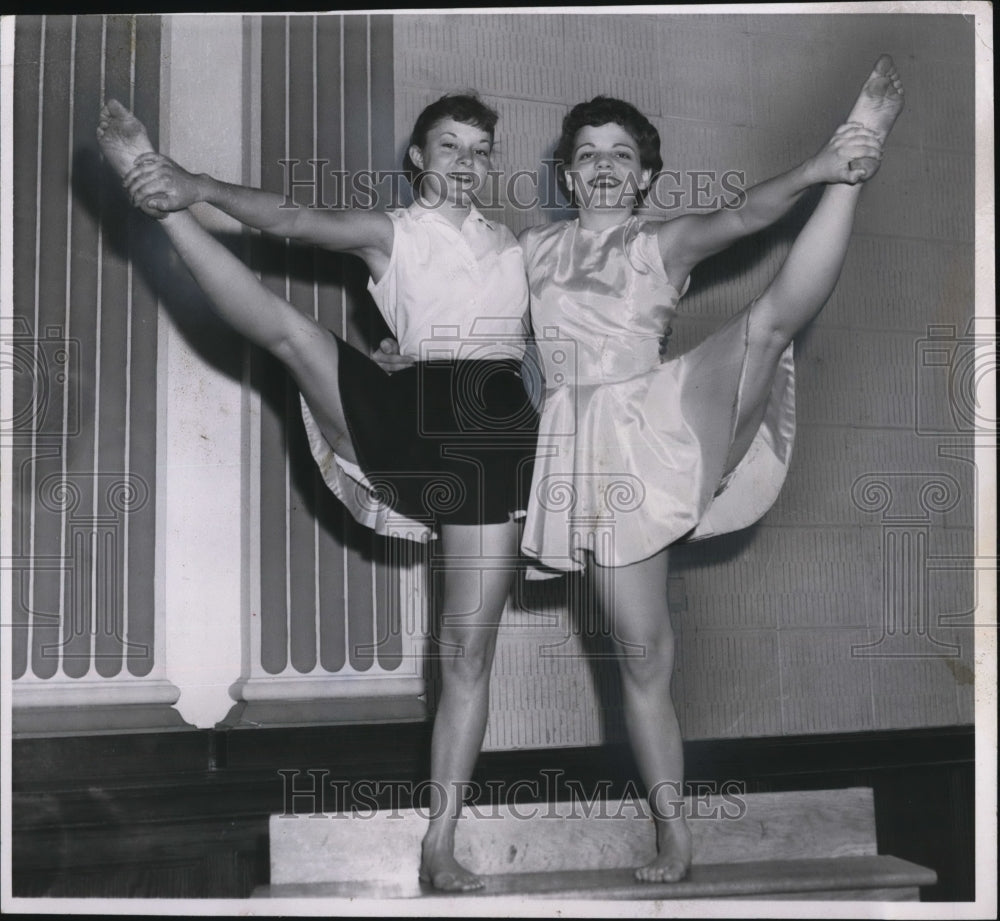 1958 Press Photo Modern dancers Tina Belsen, Marlene Arko Independence HS