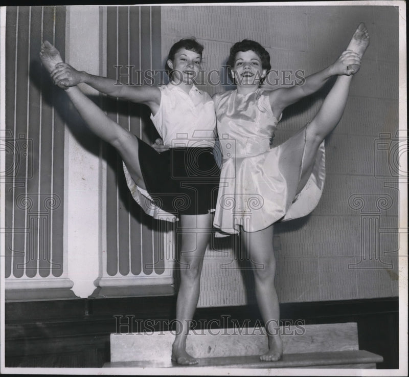 Load image into Gallery viewer, 1958 Press Photo Modern dancers Tina Belsen, Marlene Arko Independence HS
