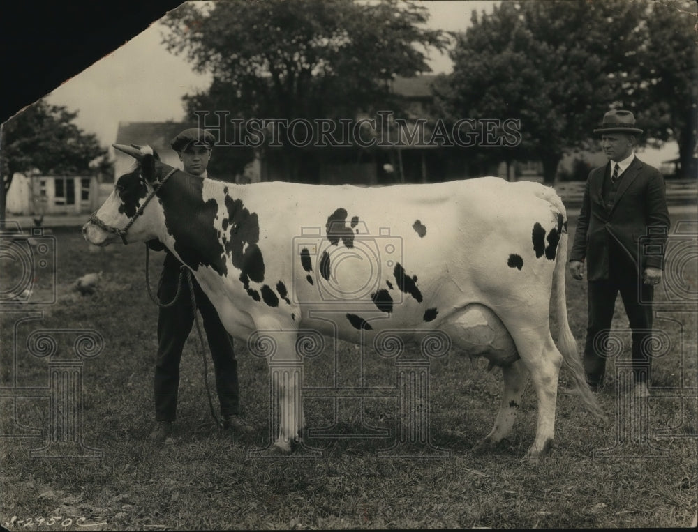 1925 Press Photo E Pennington Kent Co Md & champion heifer